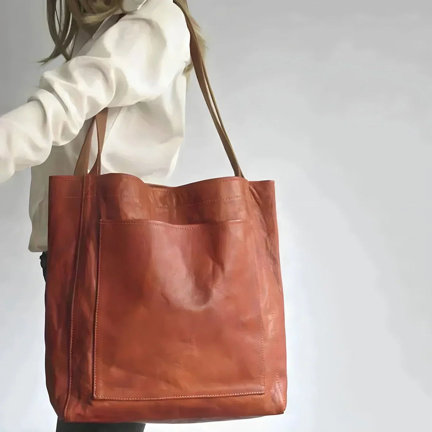 Julienne Leather Handbag – Timeless Elegance with Everyday Practicality