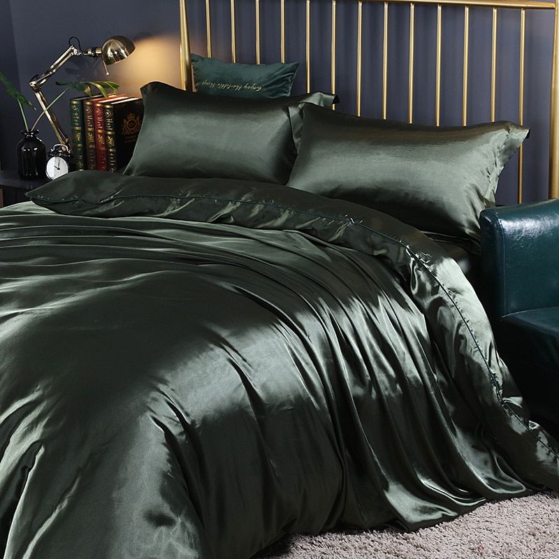 Luxe Silk Bedding Set – 4 Pieces (Duvet Cover, Fitted Sheet & 2 Pillowcases)