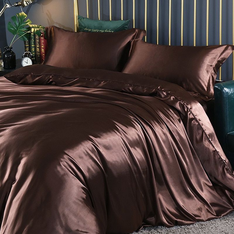 Luxe Silk Bedding Set – 4 Pieces (Duvet Cover, Fitted Sheet & 2 Pillowcases)