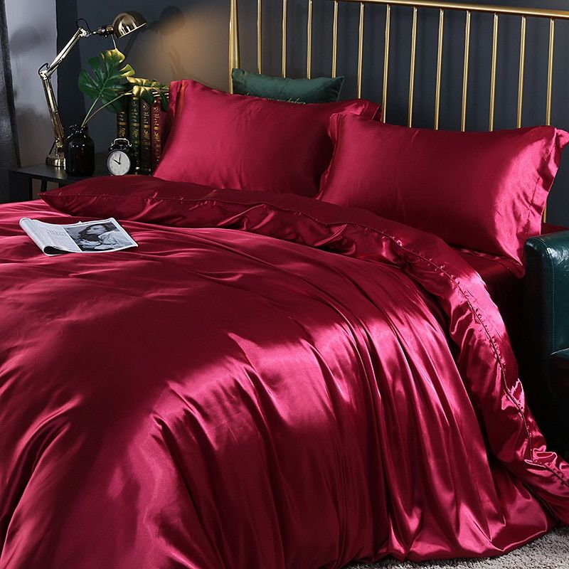 Luxe Silk Bedding Set – 4 Pieces (Duvet Cover, Fitted Sheet & 2 Pillowcases)