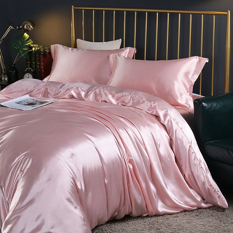 Luxe Silk Bedding Set – 4 Pieces (Duvet Cover, Fitted Sheet & 2 Pillowcases)