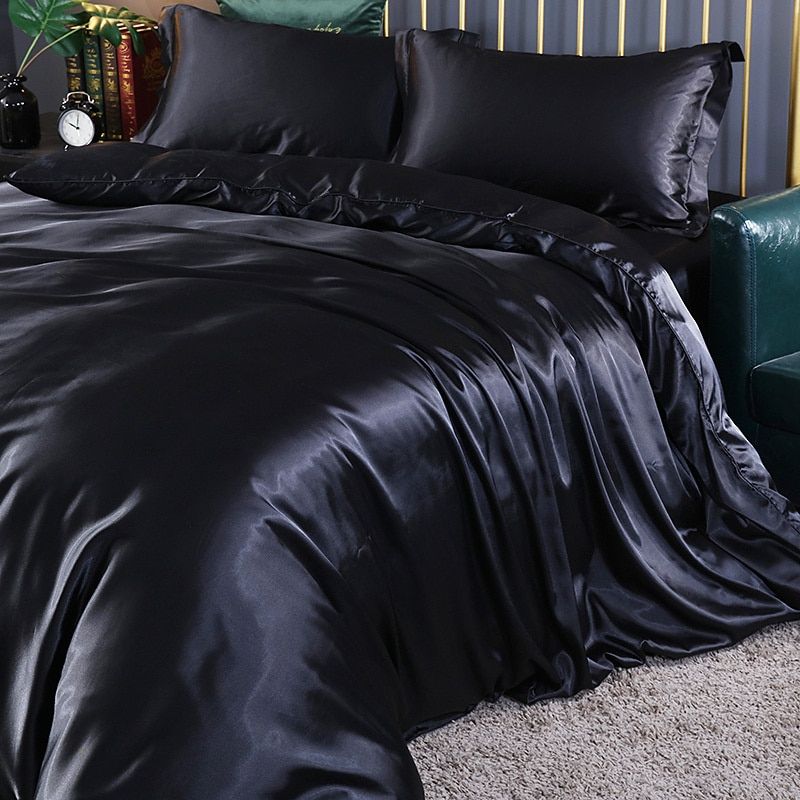 Luxe Silk Bedding Set – 4 Pieces (Duvet Cover, Fitted Sheet & 2 Pillowcases)