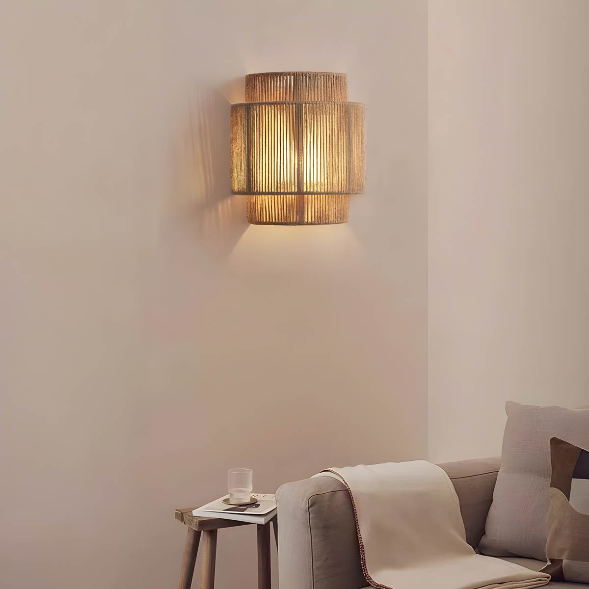 HikariGlow Wall Light – Modern Elegance with Warm LED Illumination