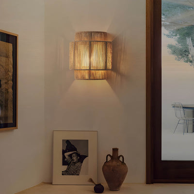 HikariGlow Wall Light – Modern Elegance with Warm LED Illumination