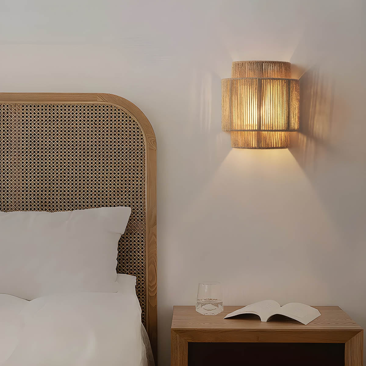 HikariGlow Wall Light – Modern Elegance with Warm LED Illumination