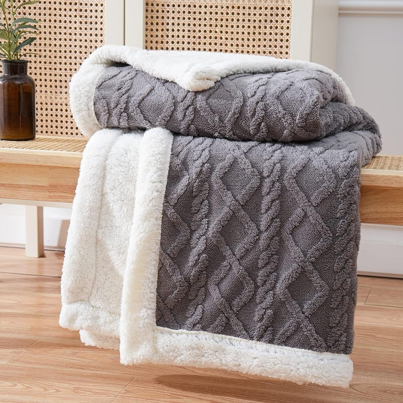Reversible Sherpa Blanket – Luxurious Comfort for Every Season