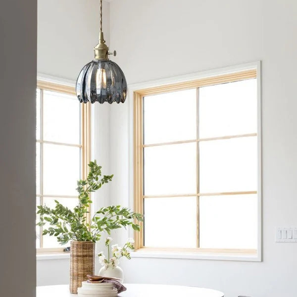 Japanese Retro Glass Flower Pendant Light – Elegant Floral Design for Warm Ambience