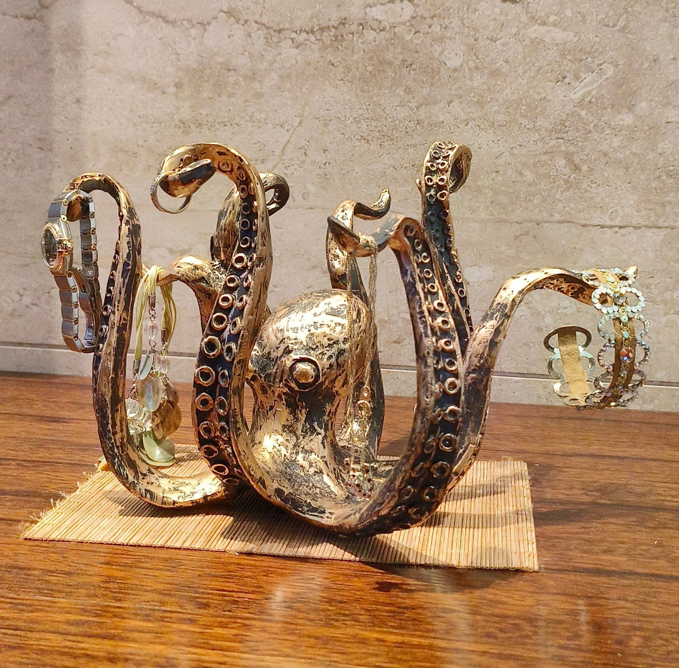 KrakenRust Mug Holder – Nautical Elegance and Practical Design