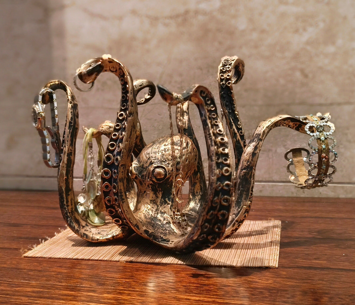 KrakenRust Mug Holder – Nautical Elegance and Practical Design