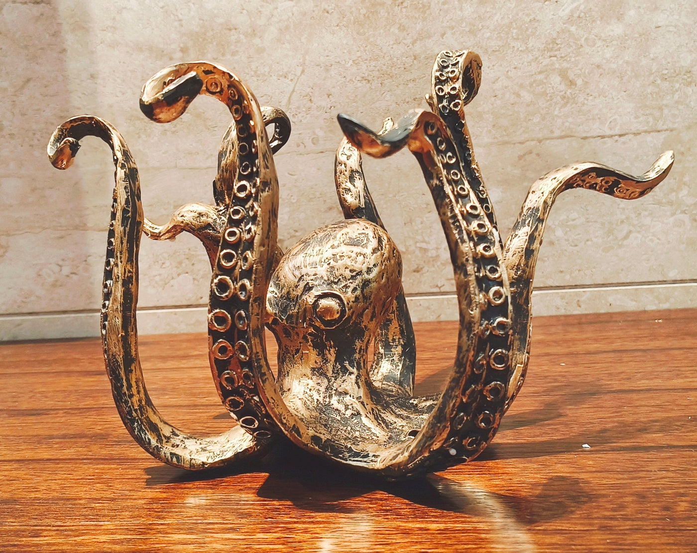 KrakenRust Mug Holder – Nautical Elegance and Practical Design