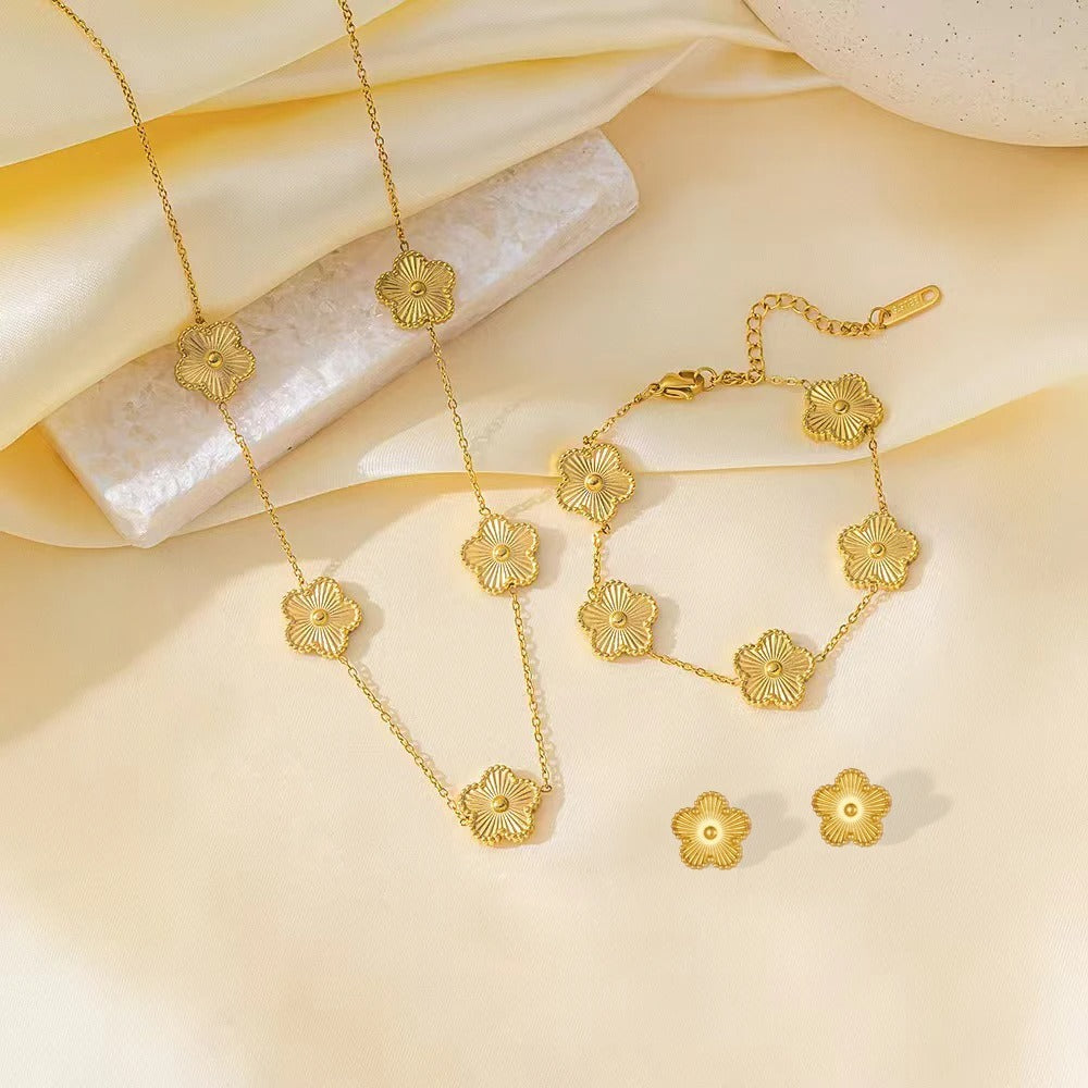 Luxe Clover Jewelry Set for Women – Elegant and Versatile for Every Occasion