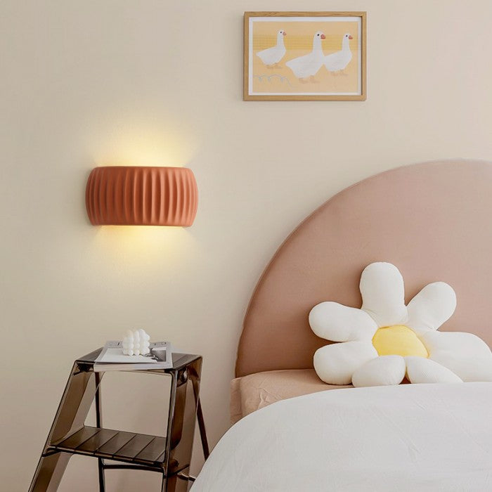 LumiDéco | Elegant Art Deco Wall Sconce with Striped Texture and Warm LED Light