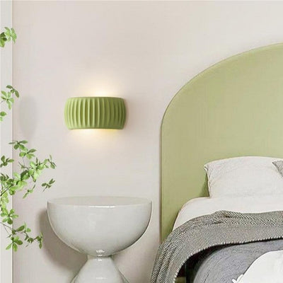 LumiDéco | Elegant Art Deco Wall Sconce with Striped Texture and Warm LED Light