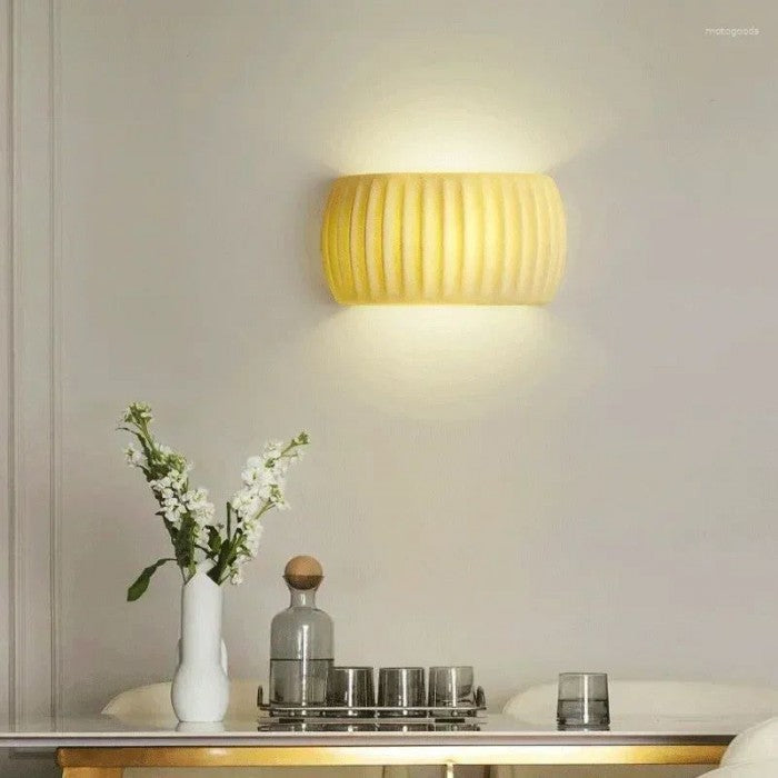 LumiDéco | Elegant Art Deco Wall Sconce with Striped Texture and Warm LED Light