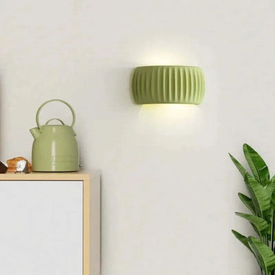 Scandinavian Ribbed Resin Wall Light – Stylish Accent Lighting for Bedrooms & Living Rooms