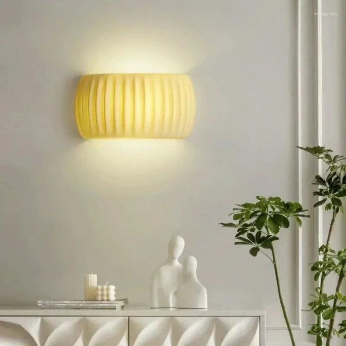 Scandinavian Ribbed Resin Wall Light – Stylish Accent Lighting for Bedrooms & Living Rooms