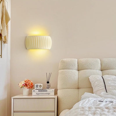 Scandinavian Ribbed Resin Wall Light – Stylish Accent Lighting for Bedrooms & Living Rooms