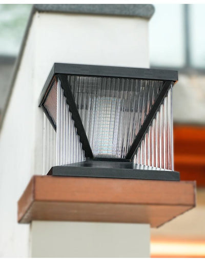Outdoor LED Garden Light – Elegant & Solar-Powered Illumination