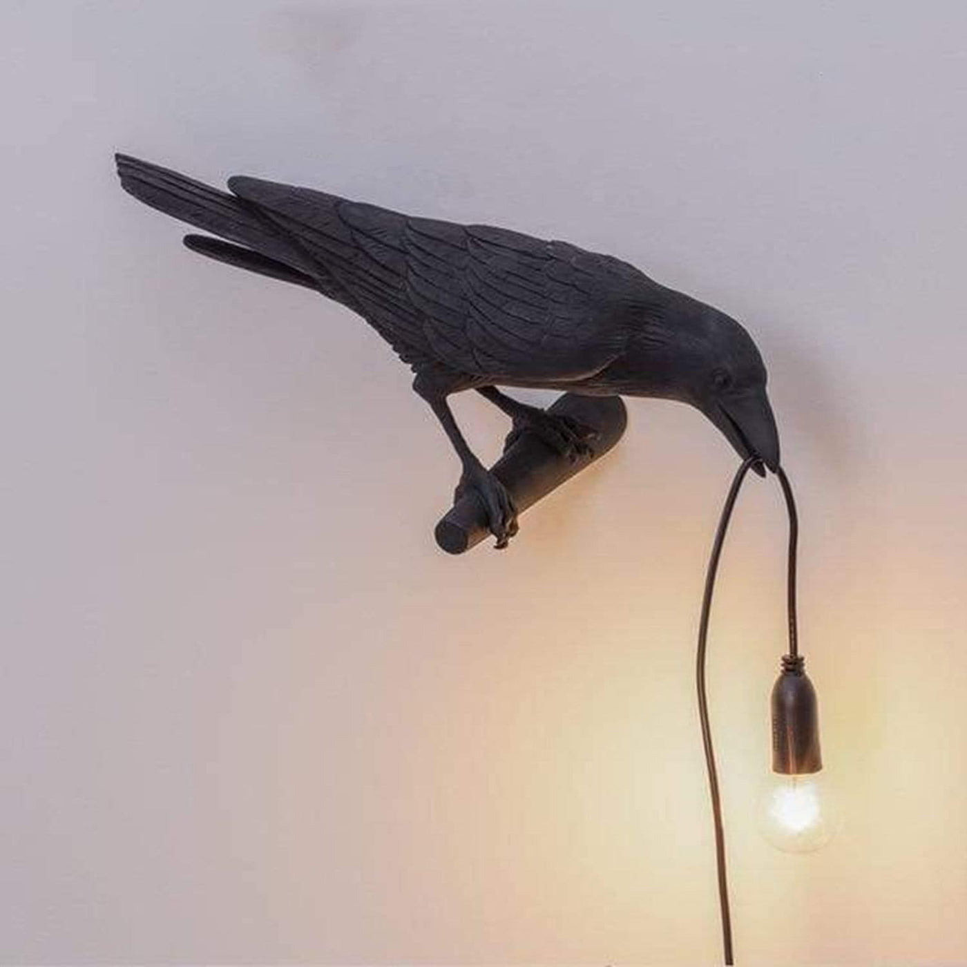RavenGlow Lamp – Mystical & Elegant Lighting for a Unique Atmosphere