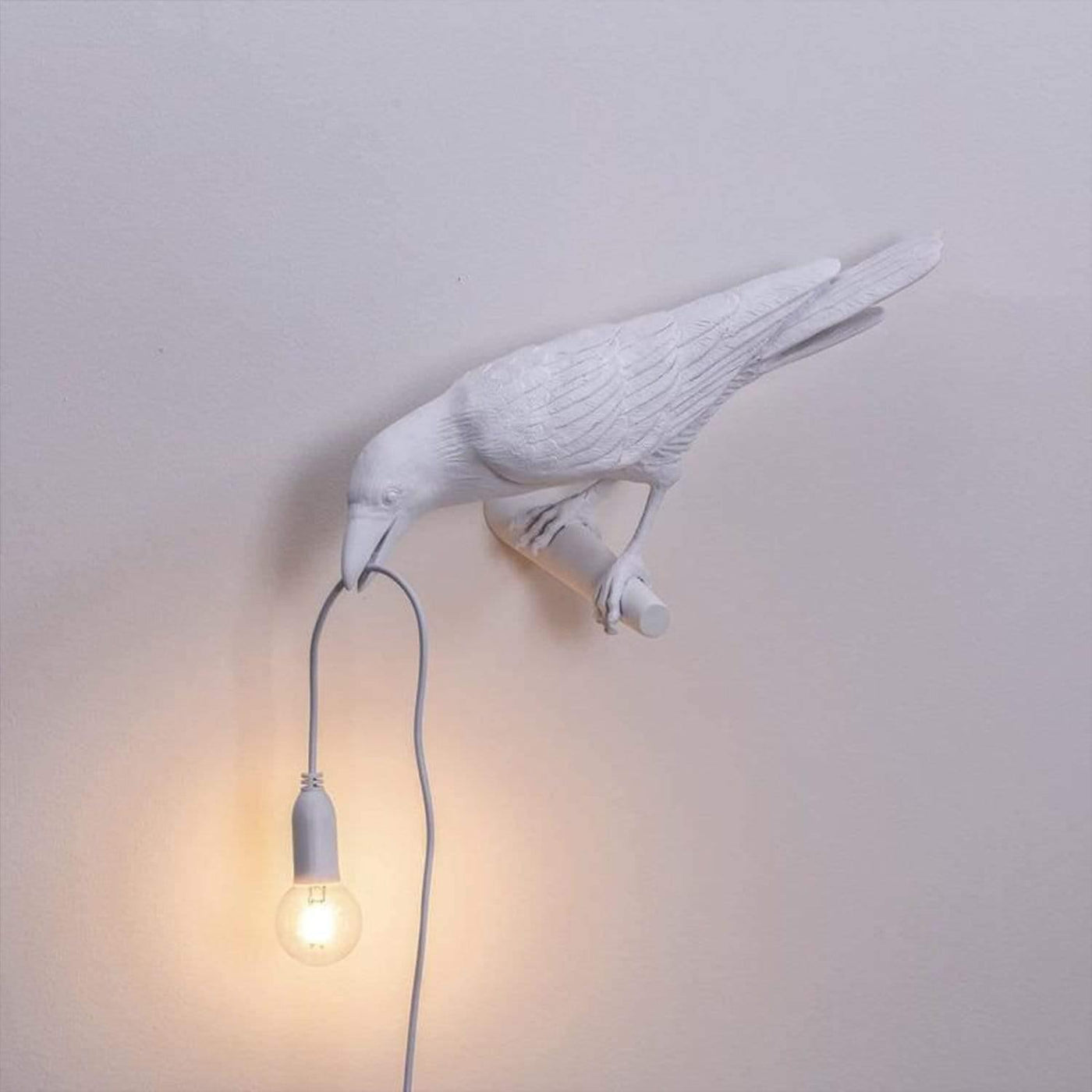 RavenGlow Lamp – Mystical & Elegant Lighting for a Unique Atmosphere