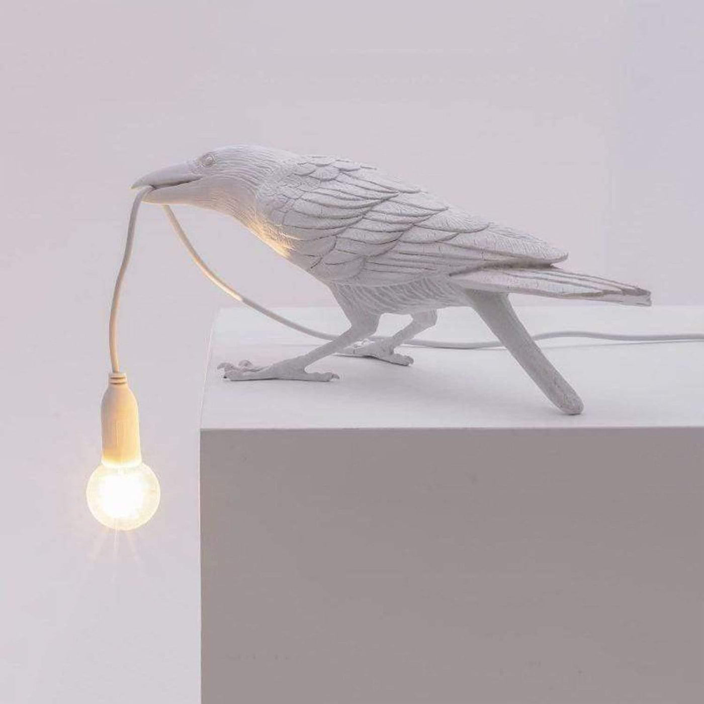 RavenGlow Lamp – Mystical & Elegant Lighting for a Unique Atmosphere