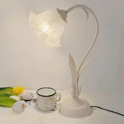 Vintage Adjustable Flower Table Lamp – Elegant Design with Functional Flexibility