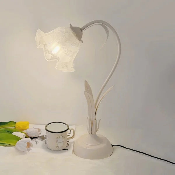 Vintage Adjustable Flower Table Lamp – Elegant Design with Functional Flexibility