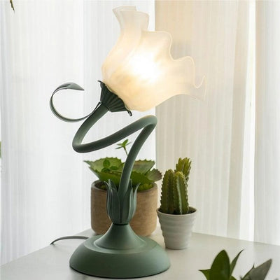 Vintage Adjustable Flower Table Lamp – Elegant Design with Functional Flexibility
