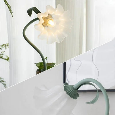 Vintage Adjustable Flower Table Lamp – Elegant Design with Functional Flexibility