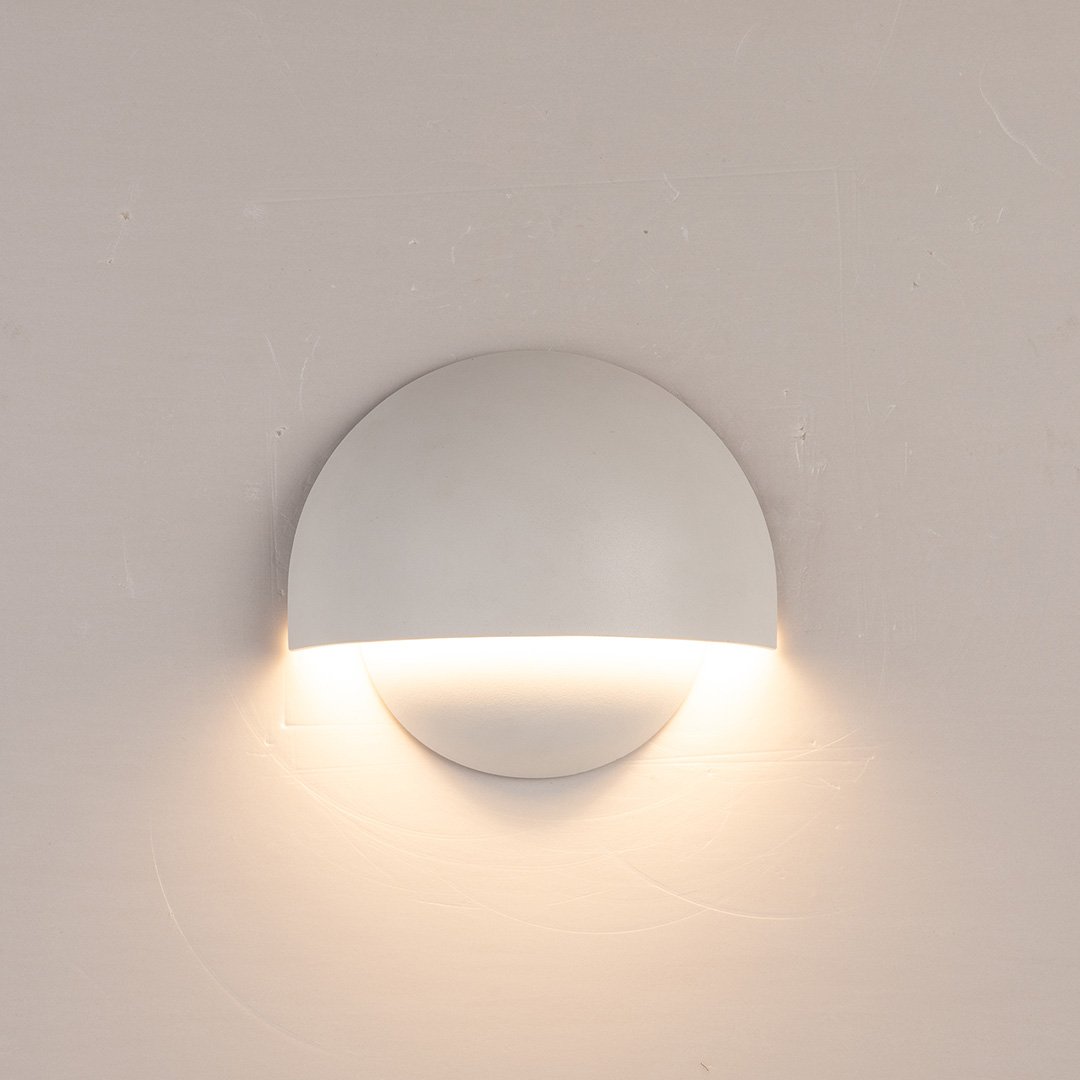 Modern LED Outdoor Wall Light – Durable Design with IP65 Protection